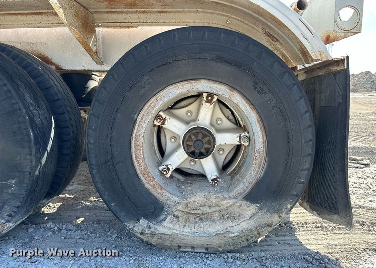 image for item KX9005 1979 Fruehauf  tank trailer