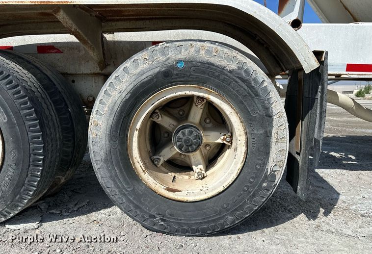 image for item KX9005 1979 Fruehauf  tank trailer