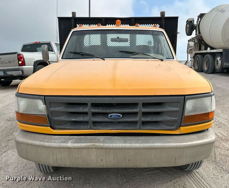 image for item KX9006 1993 Ford F350  flatbed pickup truck