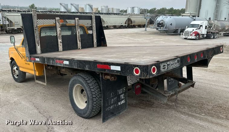 image for item KX9006 1993 Ford F350  flatbed pickup truck