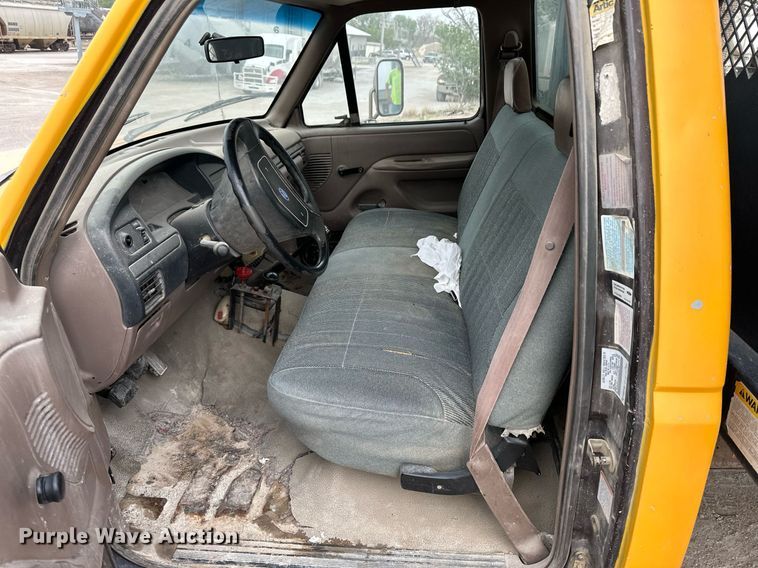 image for item KX9006 1993 Ford F350  flatbed pickup truck