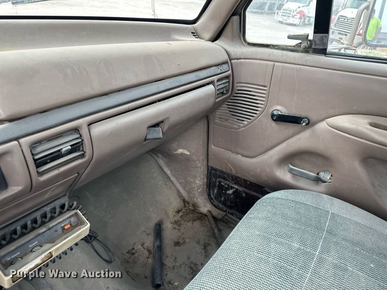 image for item KX9006 1993 Ford F350  flatbed pickup truck