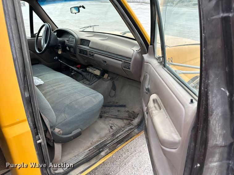 image for item KX9006 1993 Ford F350  flatbed pickup truck