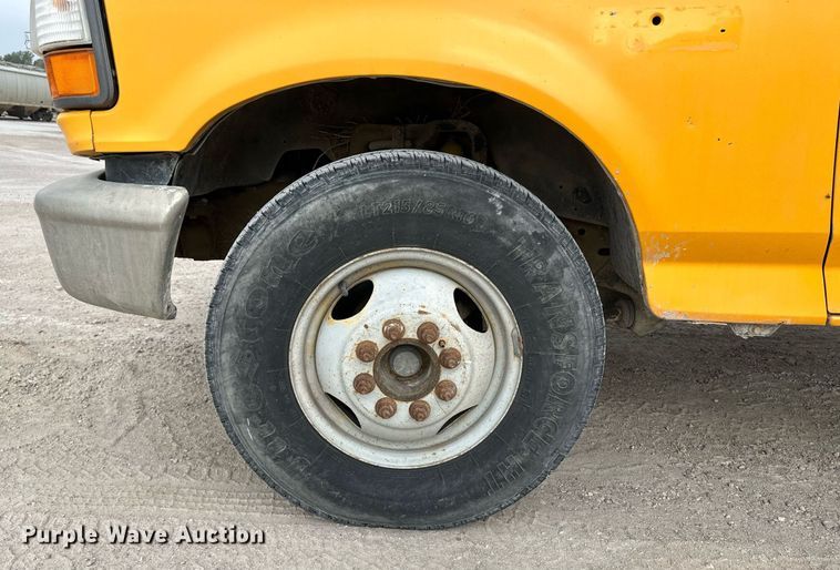 image for item KX9006 1993 Ford F350  flatbed pickup truck