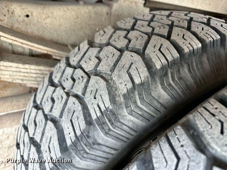 image for item KX9006 1993 Ford F350  flatbed pickup truck