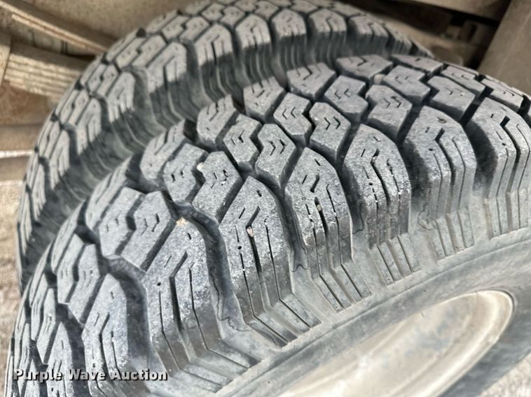 image for item KX9006 1993 Ford F350  flatbed pickup truck