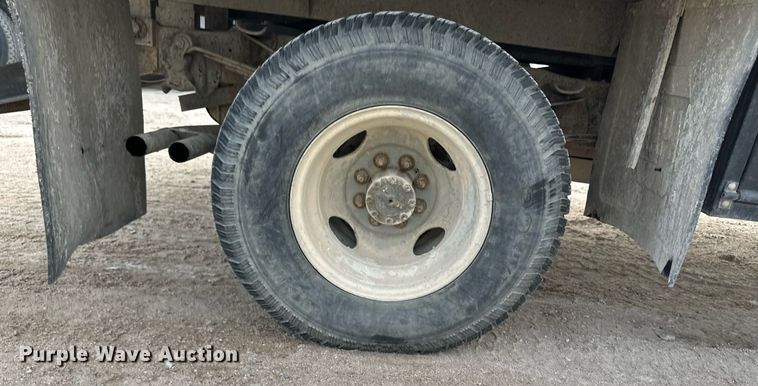 image for item KX9006 1993 Ford F350  flatbed pickup truck