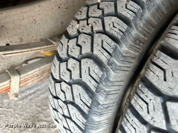 image for item KX9006 1993 Ford F350  flatbed pickup truck