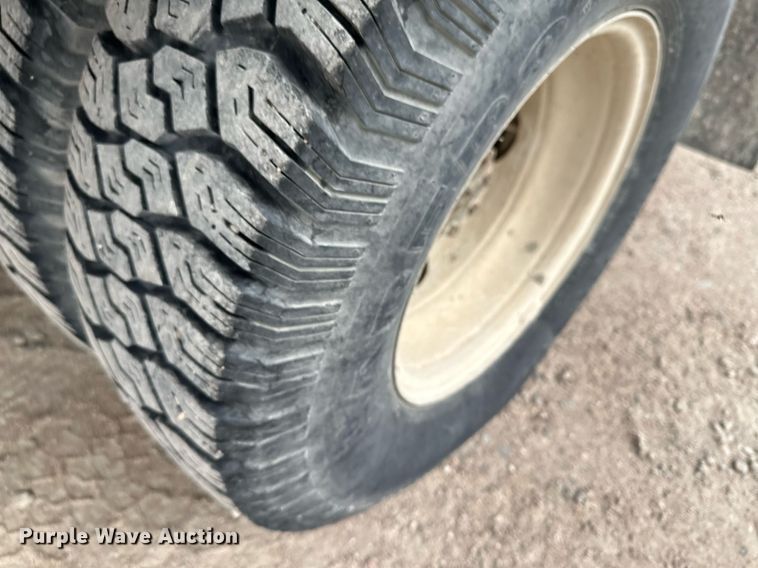 image for item KX9006 1993 Ford F350  flatbed pickup truck