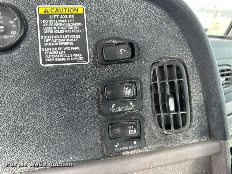 image for item KX9007 2015 Peterbilt 365  ready mix truck