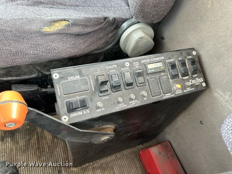 image for item KX9007 2015 Peterbilt 365  ready mix truck