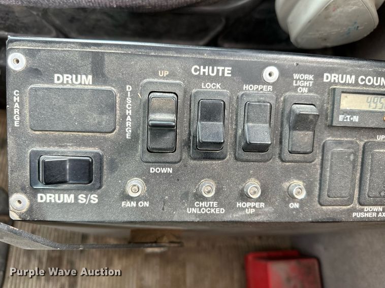 image for item KX9007 2015 Peterbilt 365  ready mix truck