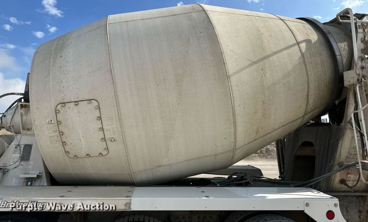 image for item KX9007 2015 Peterbilt 365  ready mix truck