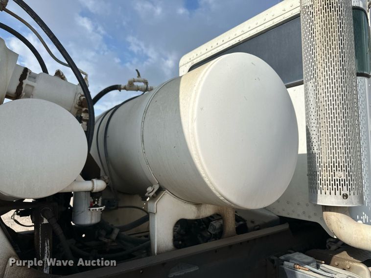 image for item KX9007 2015 Peterbilt 365  ready mix truck