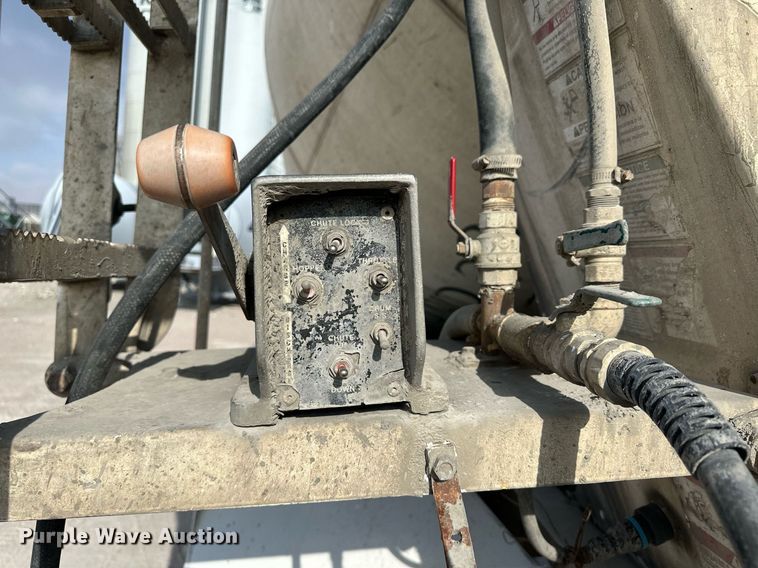 image for item KX9007 2015 Peterbilt 365  ready mix truck