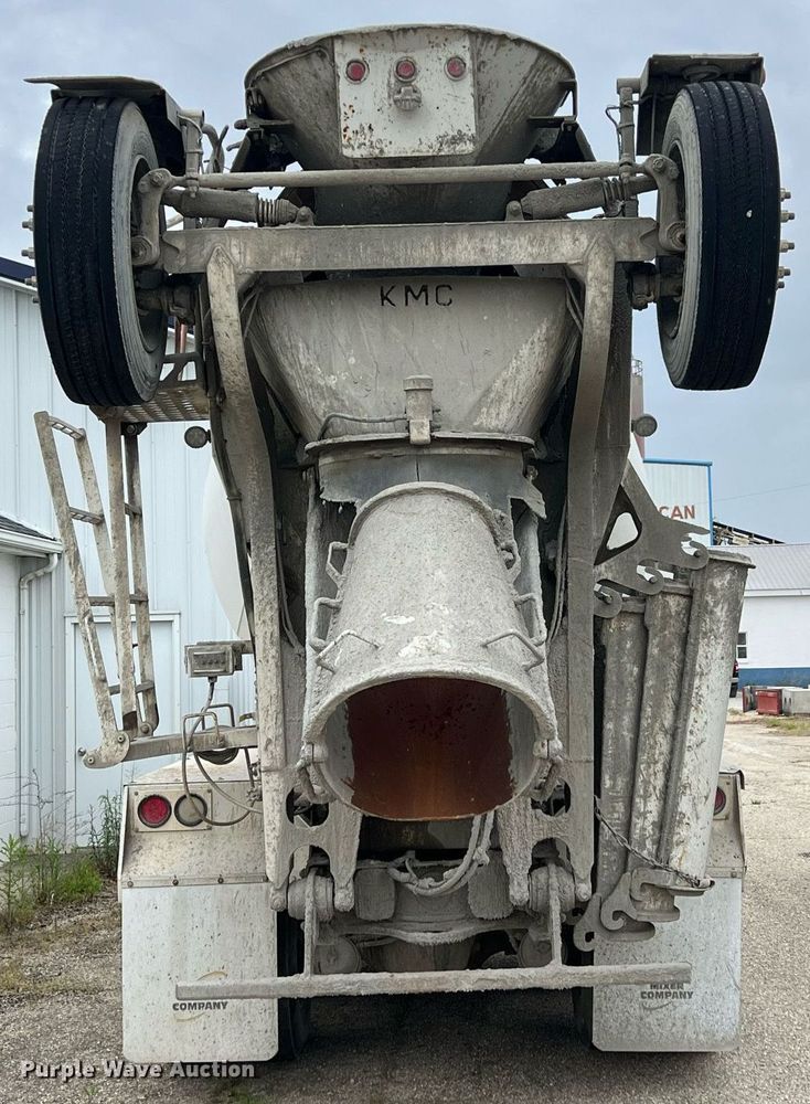 image for item LG9099 2007 Sterling L9500  ready mix truck