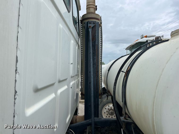 image for item LG9099 2007 Sterling L9500  ready mix truck