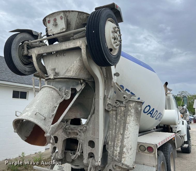 image for item LG9099 2007 Sterling L9500  ready mix truck