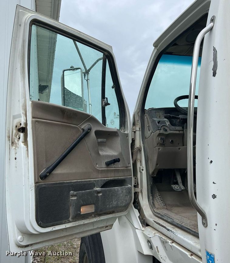 image for item LG9099 2007 Sterling L9500  ready mix truck