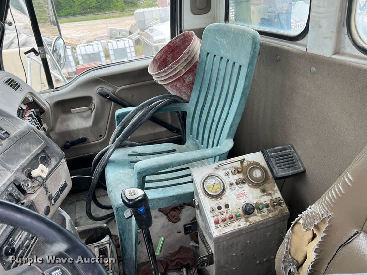 image for item LG9099 2007 Sterling L9500  ready mix truck