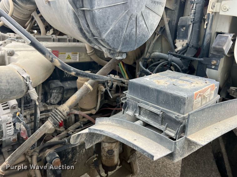 image for item LG9099 2007 Sterling L9500  ready mix truck