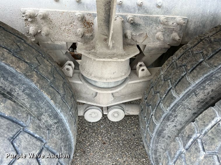 image for item LG9099 2007 Sterling L9500  ready mix truck