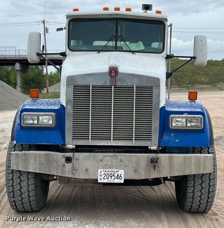 image for item LG9101 2004 Kenworth W900  ready mix truck