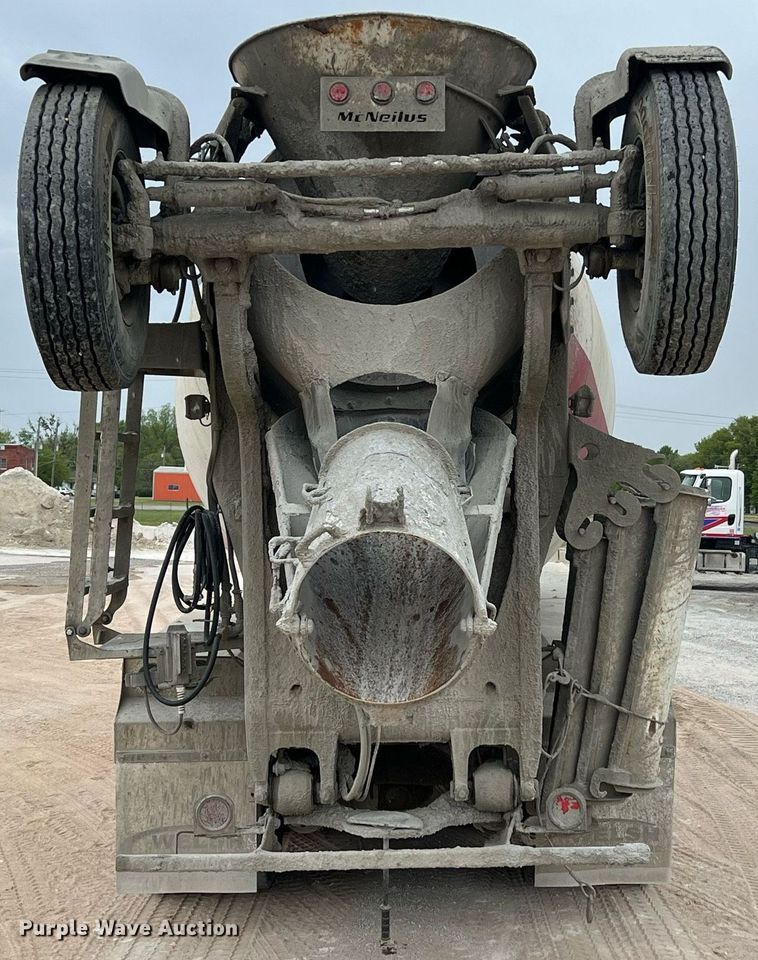 image for item LG9101 2004 Kenworth W900  ready mix truck