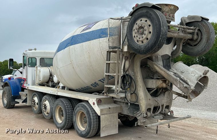 image for item LG9101 2004 Kenworth W900  ready mix truck