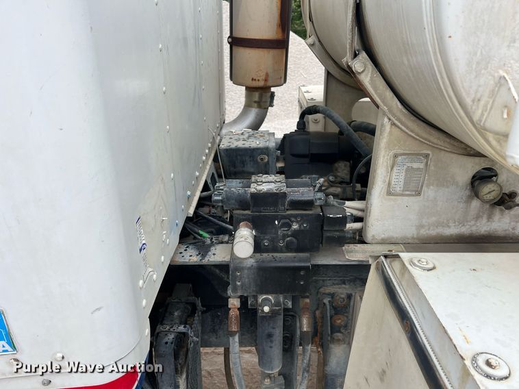 image for item LG9101 2004 Kenworth W900  ready mix truck