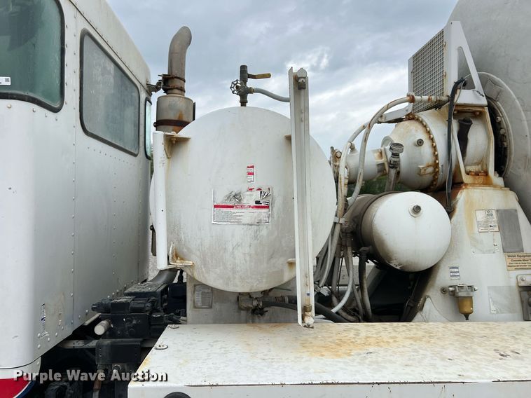 image for item LG9101 2004 Kenworth W900  ready mix truck