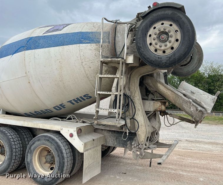 image for item LG9101 2004 Kenworth W900  ready mix truck