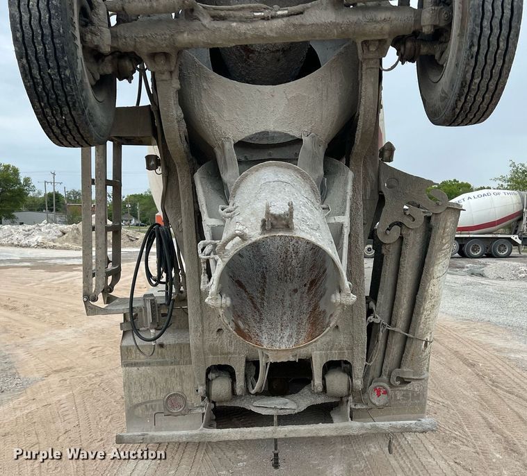 image for item LG9101 2004 Kenworth W900  ready mix truck