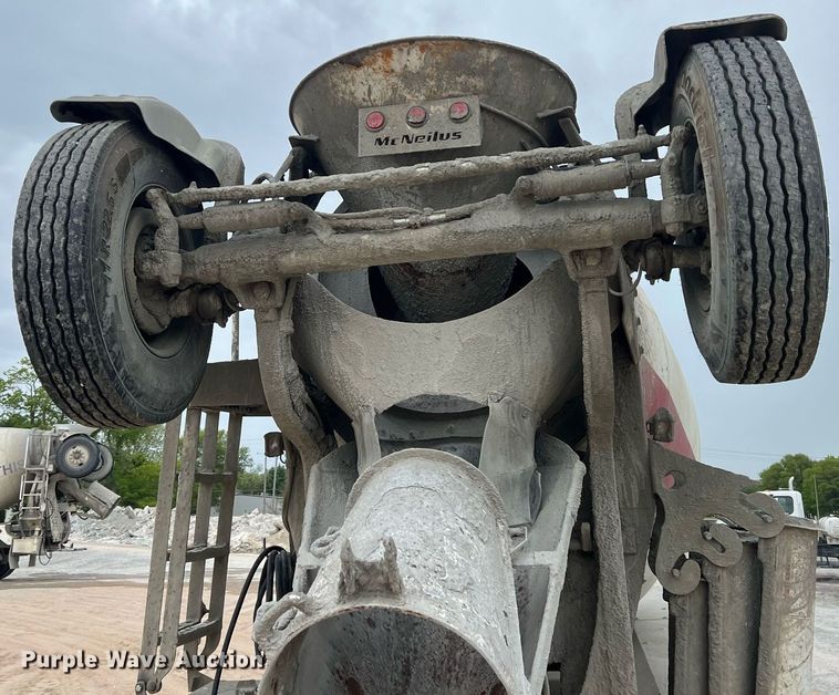 image for item LG9101 2004 Kenworth W900  ready mix truck