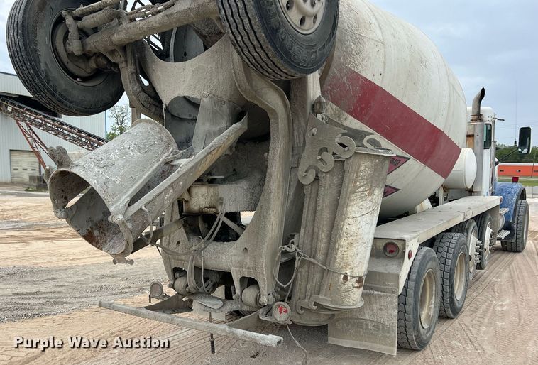 image for item LG9101 2004 Kenworth W900  ready mix truck