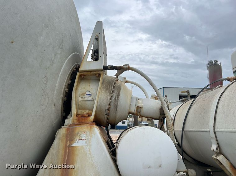 image for item LG9101 2004 Kenworth W900  ready mix truck