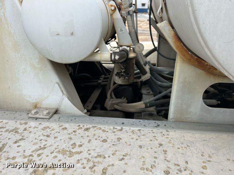 image for item LG9101 2004 Kenworth W900  ready mix truck