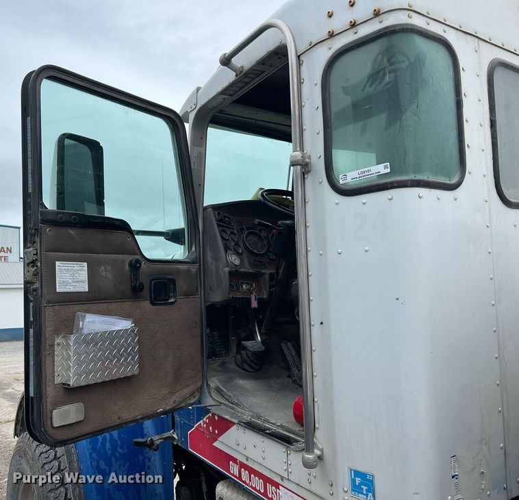 image for item LG9101 2004 Kenworth W900  ready mix truck