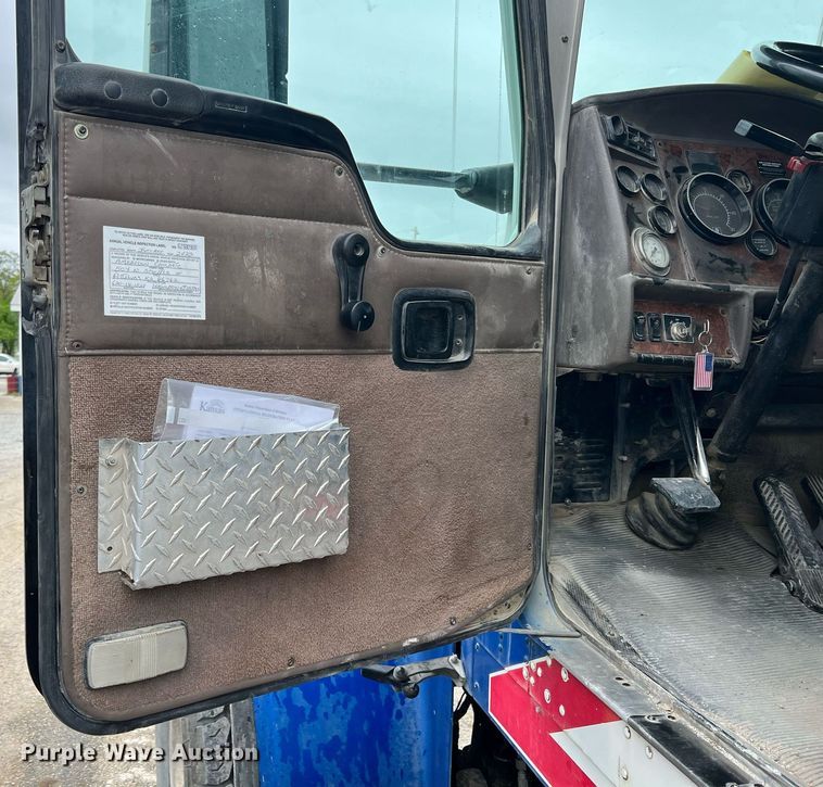 image for item LG9101 2004 Kenworth W900  ready mix truck