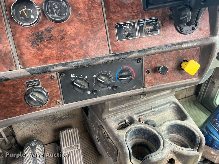 image for item LG9101 2004 Kenworth W900  ready mix truck