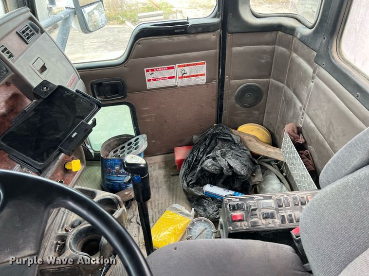 image for item LG9101 2004 Kenworth W900  ready mix truck