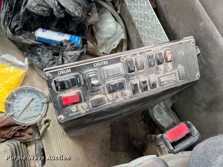 image for item LG9101 2004 Kenworth W900  ready mix truck