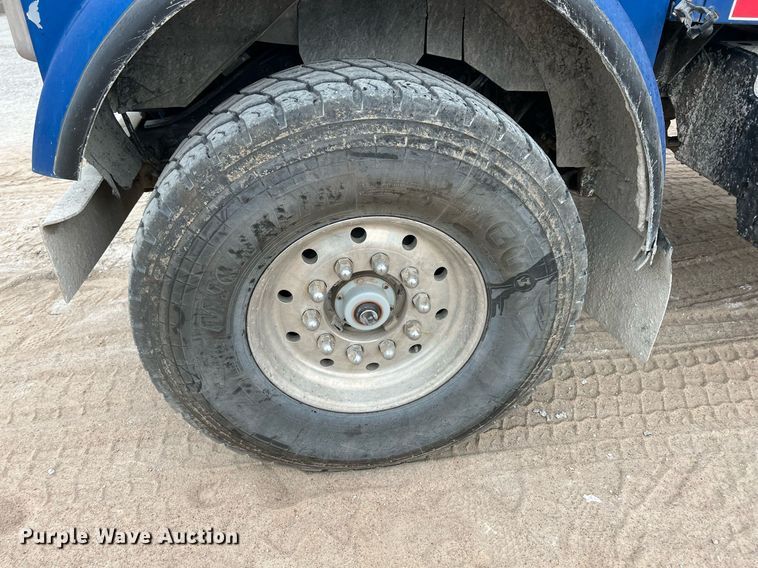 image for item LG9101 2004 Kenworth W900  ready mix truck