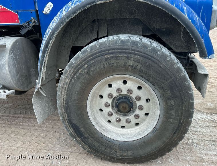 image for item LG9101 2004 Kenworth W900  ready mix truck