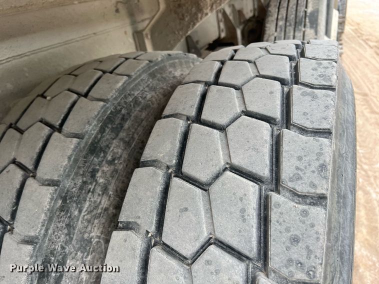 image for item LG9101 2004 Kenworth W900  ready mix truck