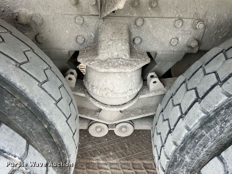 image for item LG9101 2004 Kenworth W900  ready mix truck