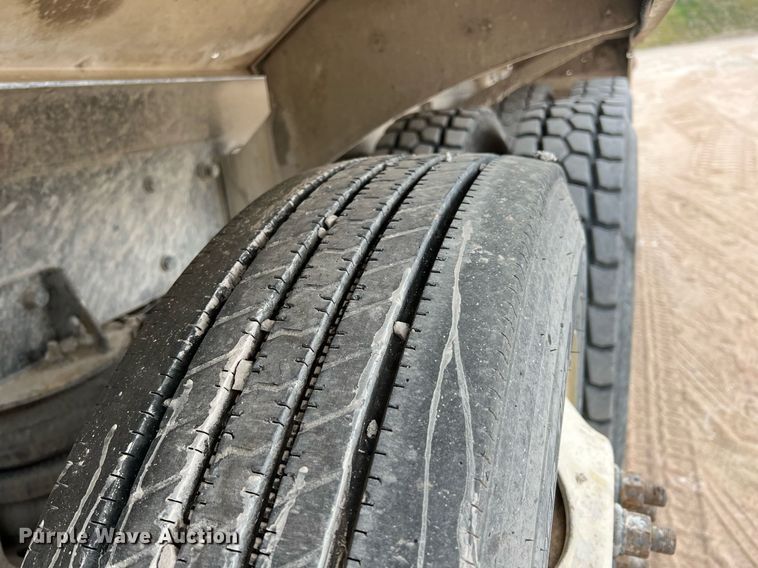 image for item LG9101 2004 Kenworth W900  ready mix truck