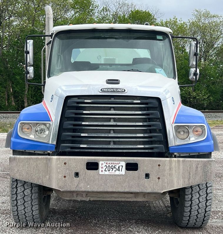 image for item LG9102 2014 Freightliner 114SD  ready mix truck