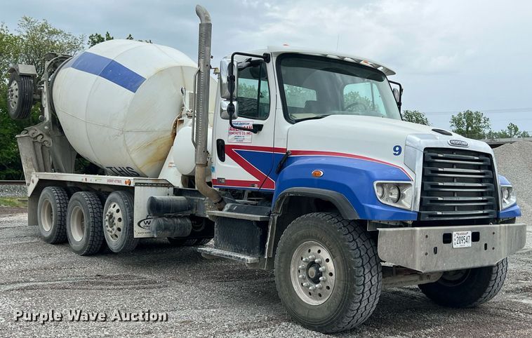 image for item LG9102 2014 Freightliner 114SD  ready mix truck