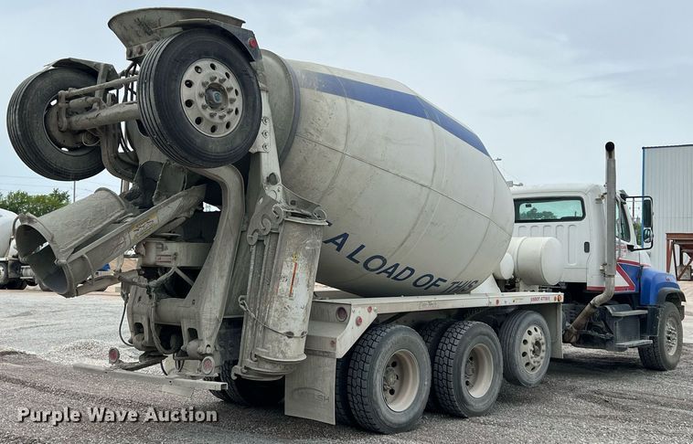 image for item LG9102 2014 Freightliner 114SD  ready mix truck